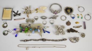 A collection of jewellery including a pair of 9ct gold earrings set with faux turquoise (1.3g),