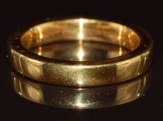 A 22ct gold wedding band / ring (new and unworn), 9g, size N
