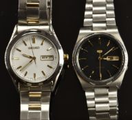 Two Seiko gentleman's automatic wristwatches 7009-3170 and 7N43-9070, each with day and date
