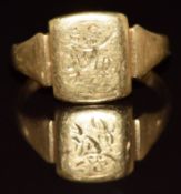 An 18ct gold signet ring, 2.1g, size H
