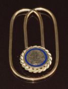 A 9ct gold money clip set with a circle of enamel, 8.4g, 4.8cm