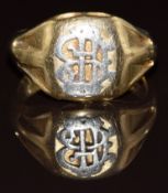 Edwardian 18ct gold signet ring engraved to inner band 'from Bessie to Fred August 8th 1906',