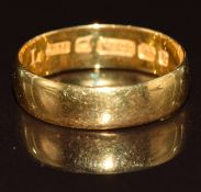 A 22ct gold wedding band / ring, Birmingham 1898, 3g, size K