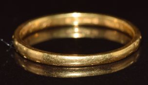A 22ct gold wedding band / ring, 2.8g, size S