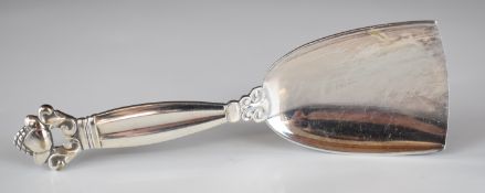 Georg Jensen Acorn pattern tea caddy spoon or scoop, with maker's mark and sterling Denmark verso,