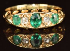 Edwardian 18ct gold ring set with emeralds and diamonds, Birmingham 1905, 2.3g, size H