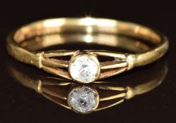 An 18ct gold ring set with paste, 2g, size Q