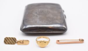 An 18ct gold signet ring (5g), 9ct gold cufflink and pin (5g) and a hallmarked silver cigarette