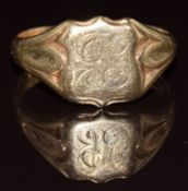 A 9ct gold signet ring, 4.6g, size U