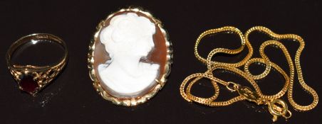 A 9ct gold chain (1.8g, 34cm), 9k gold pendant / brooch set with a cameo and a 9ct gold ring set