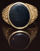 A 9ct gold ring set with onyx, 4.3g, size Q