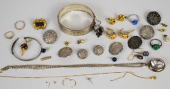 A collection of jewellery including a set of eight silver Edwardian buttons with an embossed