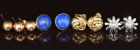 A pair of 9ct white gold earrings, 9ct gold earrings set with lapis lazuli, 9ct gold knot earrings
