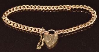 A 9ct gold curb link bracelet with heart padlock clasp, 6.2g, 17.5cm