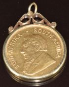 1975 gold krugerrand in 9ct gold pendant mount, 38.1g