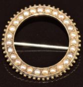 Late Victorian circular brooch set with split pearls, 2.5g, 2.2cm