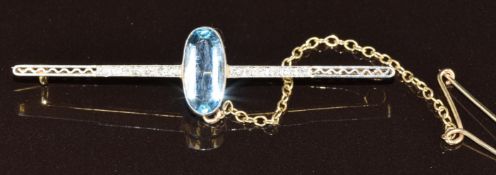 A 15ct gold brooch set with an oval cut aquamarine and diamonds with a platinum finish, 4.3g, 5.5cm