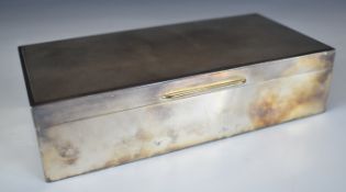 Elizabeth II Mappin & Webb hallmarked silver cigarette box with engine turned lid, Birmingham