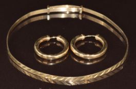 A 9ct gold bangle and a pair of 9ct gold earrings, 3.9g