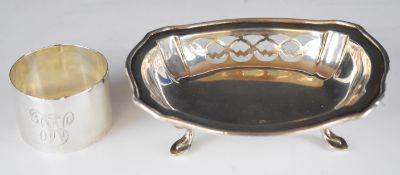 Elizabeth II hallmarked silver bon bon dish with pierced decoration, raised on four feet, Birmingham