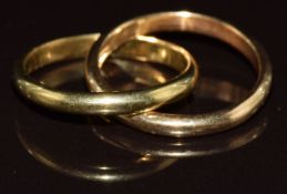 An 18ct gold Russian style ring, 8.4g, size O/P