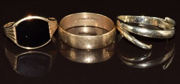 A 9ct gold wedding band / ring, 9ct gold signet ring and a 9ct gold ring, 9.5g, size T