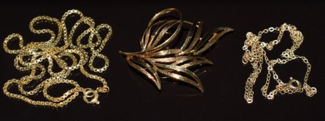 A 9ct gold necklace/ chain made up of square links (60cm), 9ct gold chain and 9ct gold brooch (4.