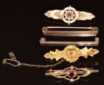 Edwardian 15ct gold brooch set with seed pearls (damaged, 2.5g) and four 9ct gold brooches (6.9g,
