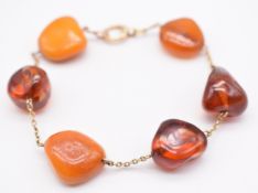 A 9ct gold bracelet set with amber, 15.8g, 22cm long
