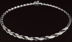 An 18ct white gold necklace made up of smooth and brushed links, 30.2g