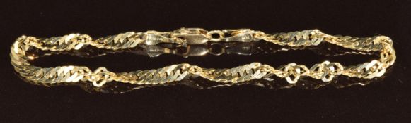 A 14k gold bracelet made up of twisted curb links, 4.9g, 18cm