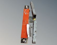 A 2 ton capacity cross beam adapter.