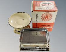 A tray containing a Philips Infraphil health lamp in box,