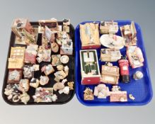 Two trays containing a quantity of Peter Fagen cat ornaments.