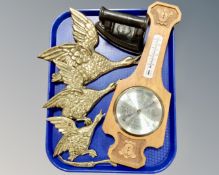 A tray containing 19th century iron,