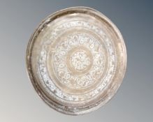 An engraved eastern brass tray (diameter 56cm)