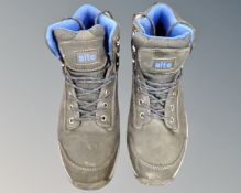 A boxed of pair of Site size 9 work boots.