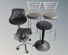 A pair of chrome and black vinyl bar stools and three further stools (5)