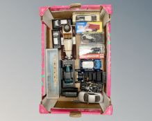 A collection of fourteen miscellaneous die cast models, vintage and modern cars,