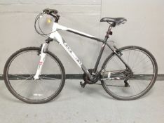 A Carrera Crossfire 606-T6 aluminium front suspension mountain bike
