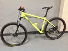 A Pinnacle Kapur front suspension mountain bike
