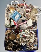 A tray of costume jewellery