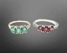 A 9ct yellow gold synthetic emerald three stone ring, 1.