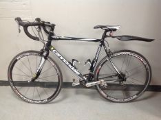 A Cannondale Synapse road bike.