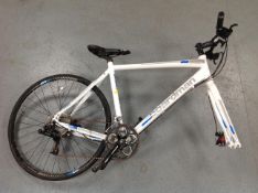 A Boardman RC Comp road bike. CONDITION REPORT: No front wheel.