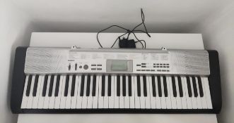 Casio LK 130 - Keylighting keyboard with digital screen,