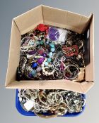 A tray of costume jewellery