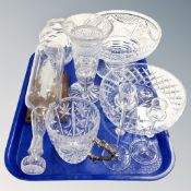 A tray of assorted glass, ship in bottle,