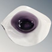 An art glass table centre piece bowl