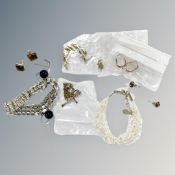 A quantity of costume jewellery